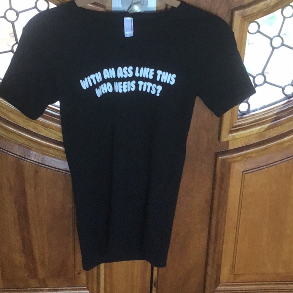 T-shirt black size small
